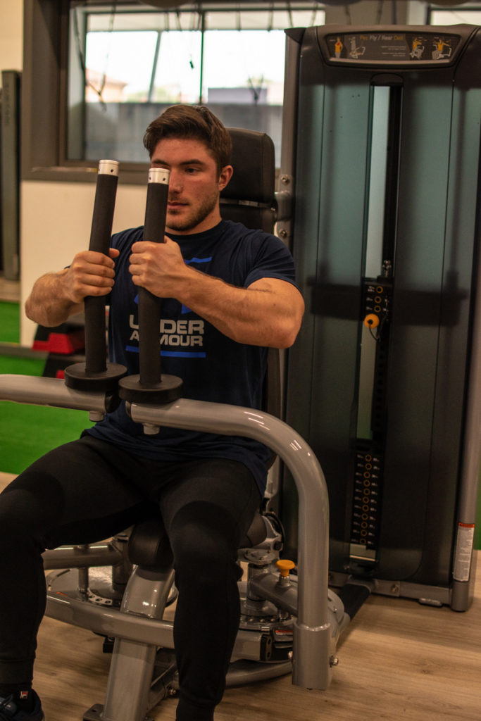 DIFFERENZE FRA L’USO DEI MACCHINARI E PESI LIBERI?