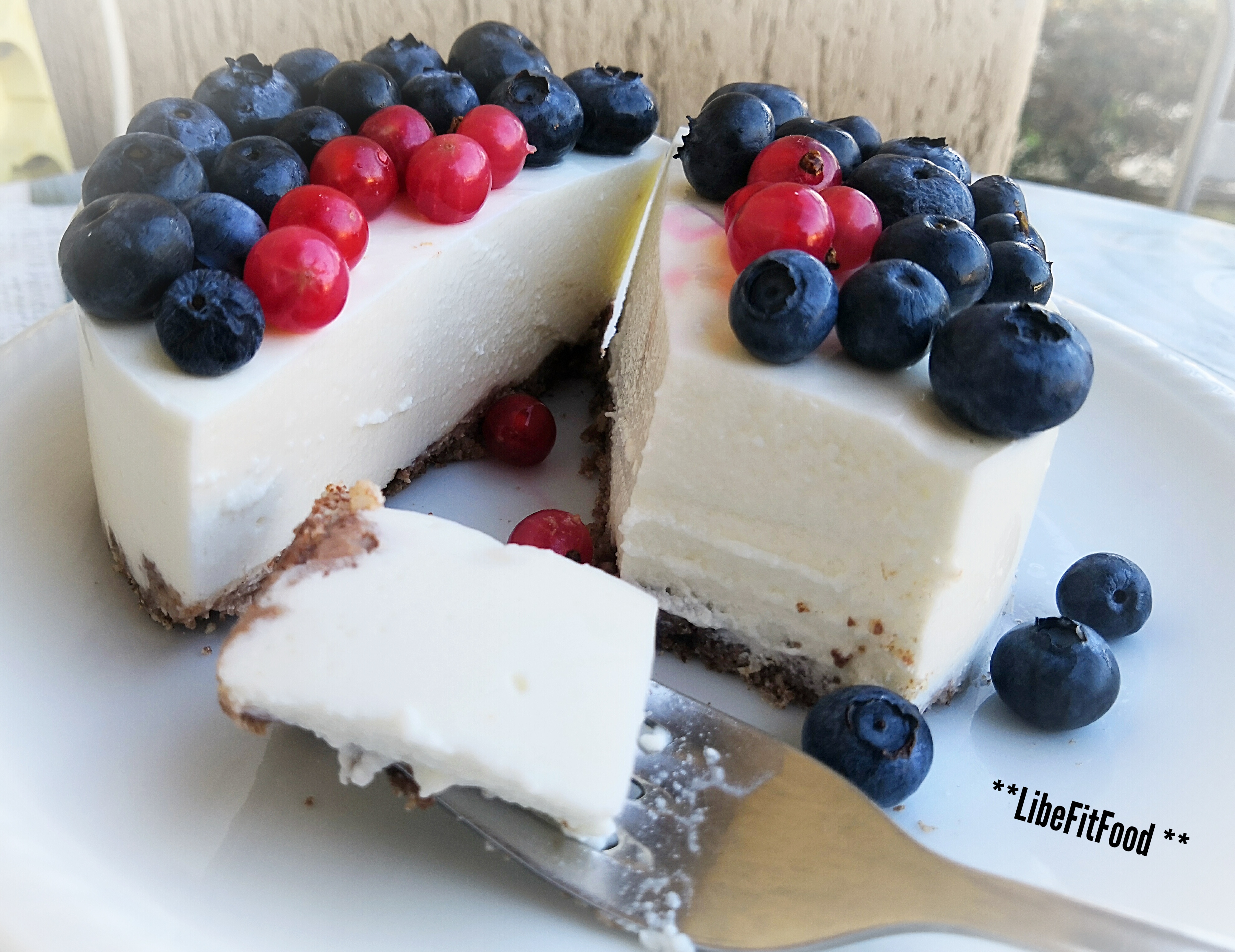 CHEESECAKE FIT AI FRUTTI ROSSI SENZA COTTURA – di Liberata Gallo