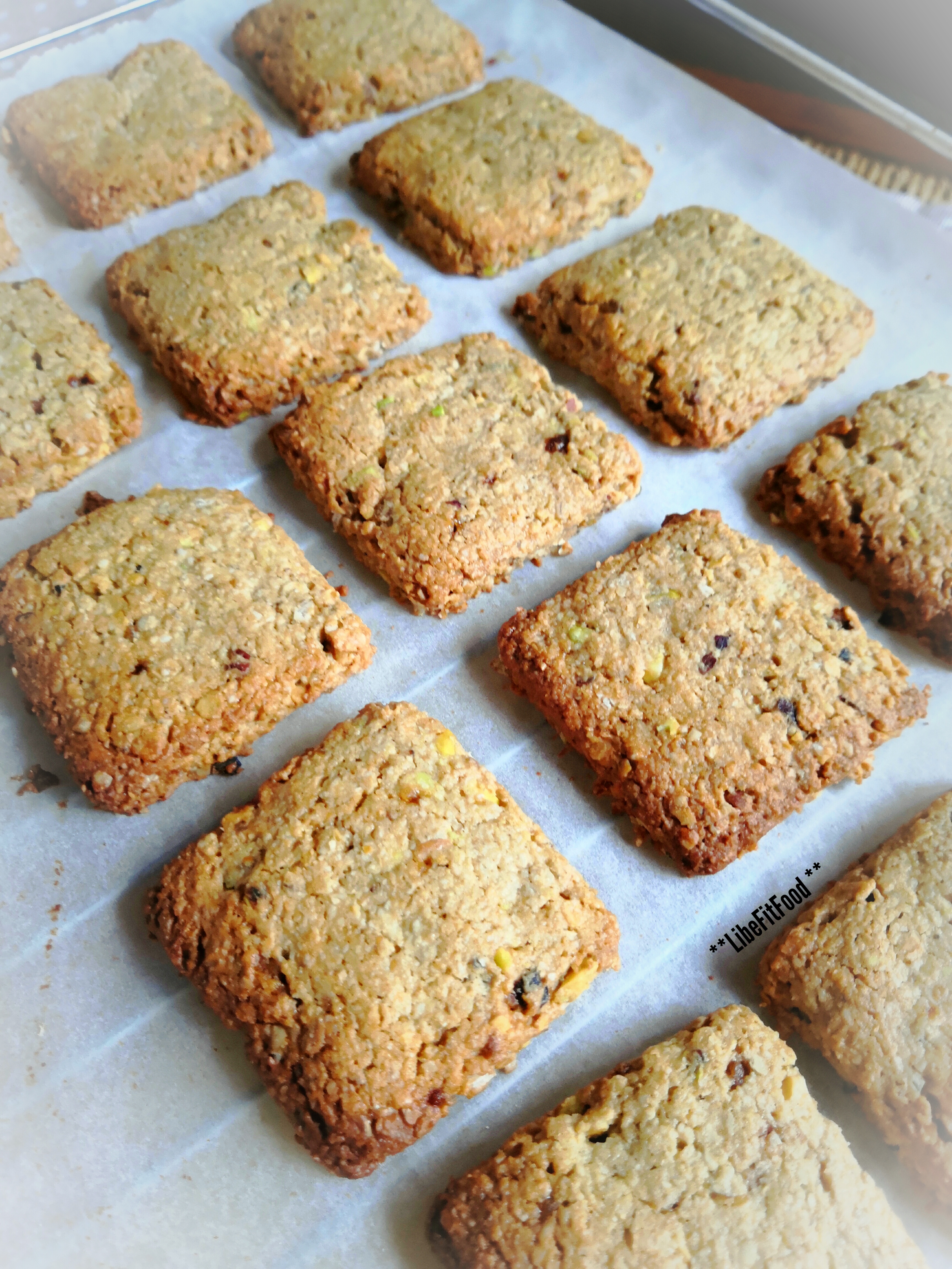 BISCOTTI AL PISTACCHIO E FIOCCHI D’AVENA – di Liberata Gallo